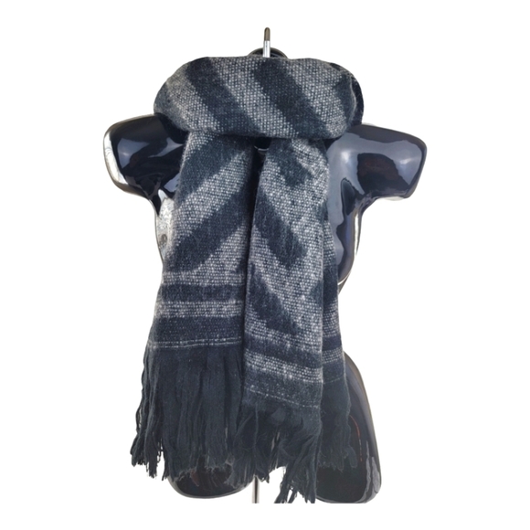 Fringed Scarf/Wrap/Shawl by H&M - Picture 6 of 8